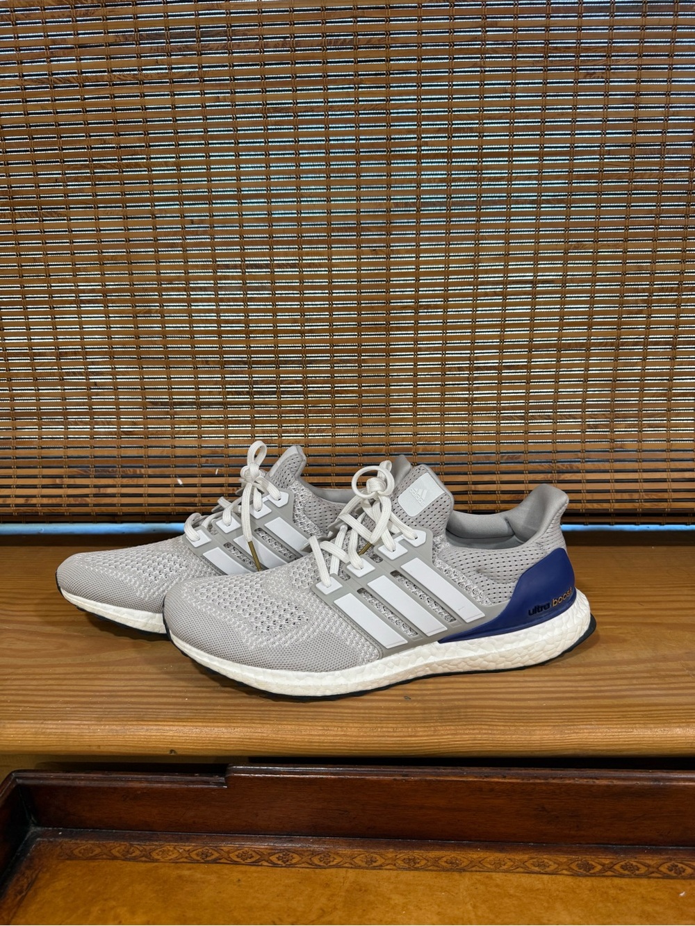 adidas Men's Sneakers in Light Gray with Blue Heel Accent